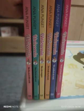 Unicornia 8 libros.El 4 y 5 también los tengo.