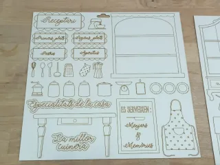 Siluetas Bebé y Cocina Madera