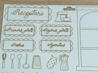 Siluetas Bebé y Cocina Madera