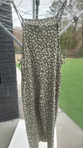 Mono floral verde y blanco. Talla 13-14. 164 cm