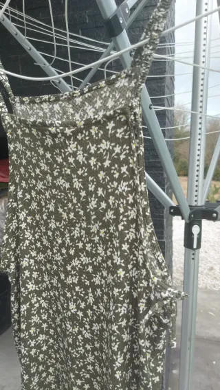 Mono floral verde y blanco. Talla 13-14. 164 cm