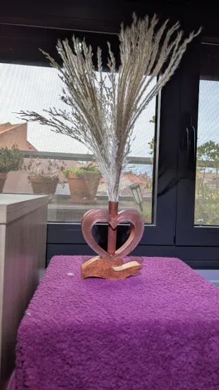 Jarrón hecho y pintado a mano.