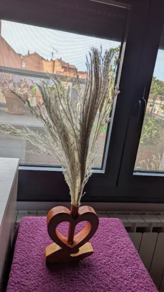 Jarrón hecho y pintado a mano.