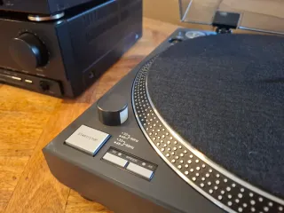 Tocadiscos, Amplificador y Ecualizador Negro