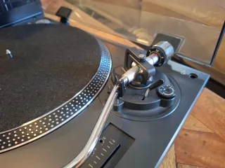 Tocadiscos, Amplificador y Ecualizador Negro