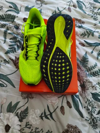 Nike Pegasus 41 Talla 42.5 Verde Neón