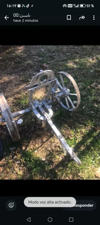 Arado antiguo de metal