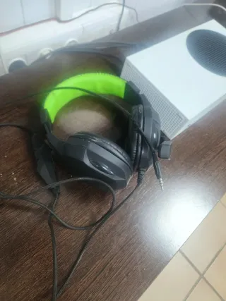 Xbox Serie S Digital con dos mandos, auriculares