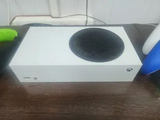 Xbox Serie S Digital con dos mandos, auriculares