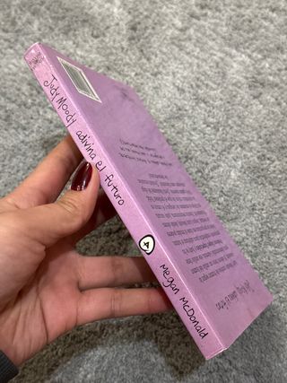 JUDY MOODY ADIVINA EL FUTURO NR+ (Spanish Edition)