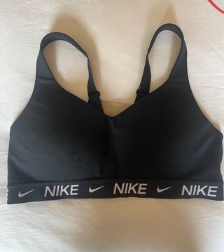 Sujetador deportivo Nike negro sin estrenar