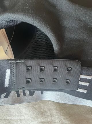 Sujetador deportivo Nike negro sin estrenar