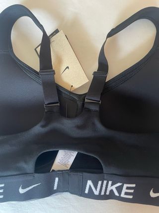 Sujetador deportivo Nike negro sin estrenar