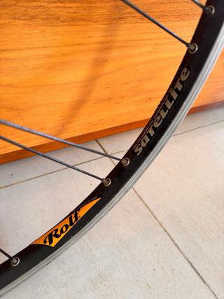 Ruedas Rolf Satellite