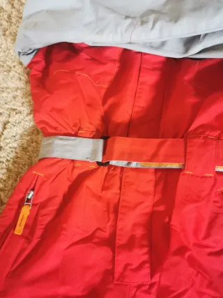 Mono de esquí infantil rojo y gris