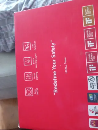 Casco LIVALL con dibujo de trances y barrancas