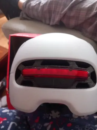 Casco LIVALL con dibujo de trances y barrancas