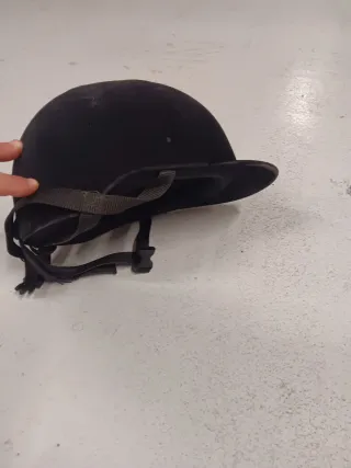 Casco de montar a caballo negro