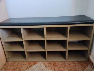 Zapatero con banco acolchado