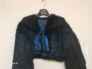 Torera piel conejo azul.