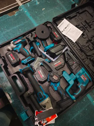 Set completo di attrezzi 6 PZ con 4 batterie