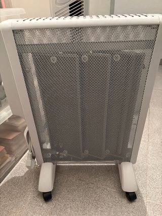 Calefactor eléctrico pequeño con ruedas