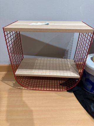 Estantería madera y metal roja