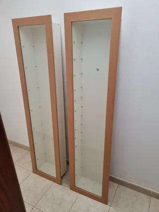 2 Vitrinas Ikea Bertby Madera y Cristal