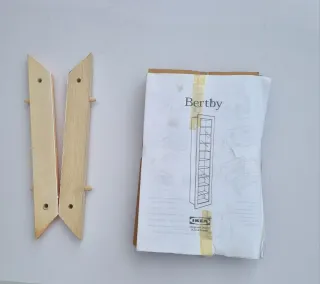 2 Vitrinas Ikea Bertby Madera y Cristal