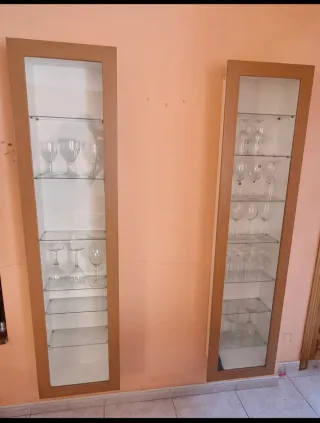 2 Vitrinas Ikea Bertby Madera y Cristal