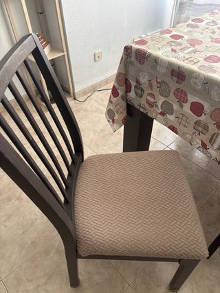 Sillas de comedor de madera y tela
