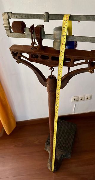 Balanza antigua Pibernat decoración hierro fundido
