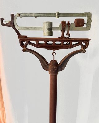 Balanza antigua Pibernat decoración hierro fundido