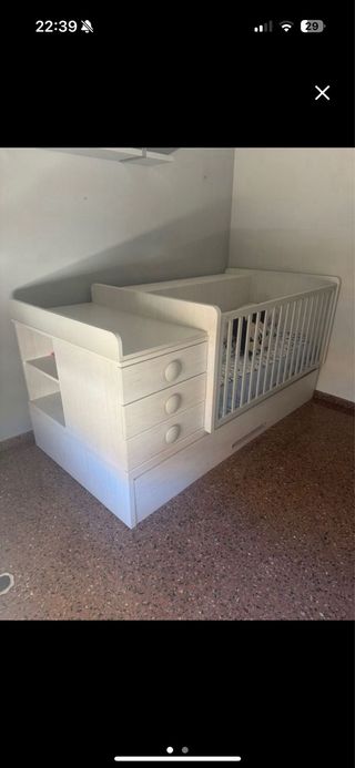 Cama cuna convertible con cambiador