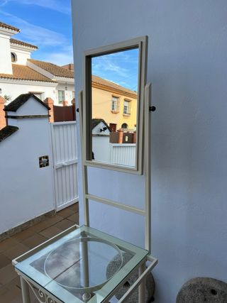 Palanganero de hierro beige con espejo