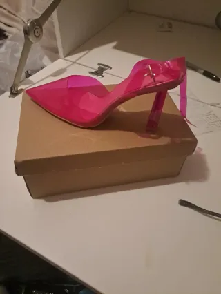 Zapato rosa tacón transparente