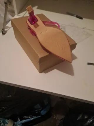 Zapato rosa tacón transparente