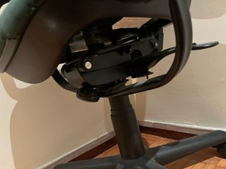 Silla de oficina con ruedas para reparar