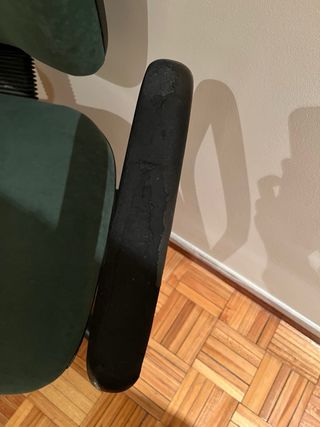 Silla de oficina con ruedas para reparar