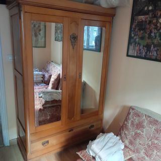 Armario antiguo y solido de madera maciza .