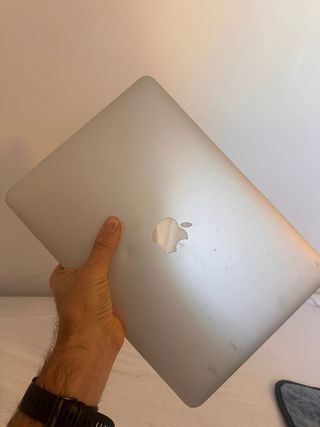 MacBook Air Intel i5 – 8GB RAM – macOS Catalina