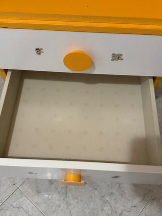 Cajonera infantil naranja y blanca