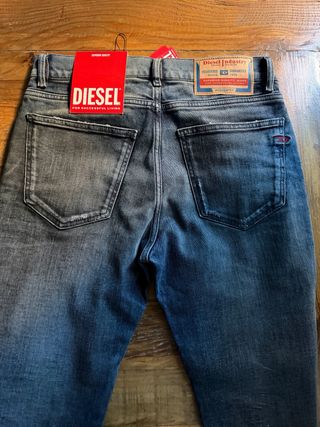 Jeans Diesel D-Strukt 09m46 Slim Fit