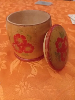 Scatola vintage in legno decorata