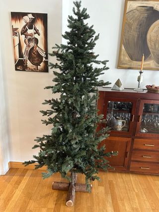 Árbol de Navidad con base de madera