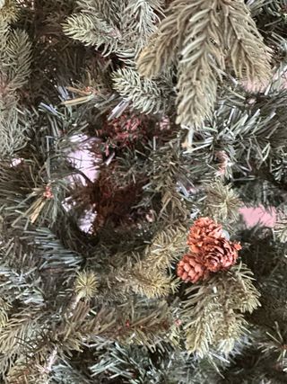 Árbol de Navidad con base de madera