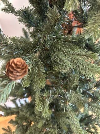 Árbol de Navidad con base de madera