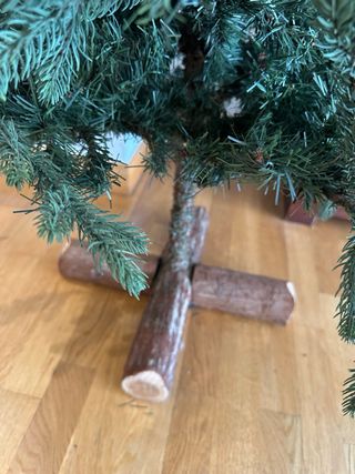 Árbol de Navidad con base de madera