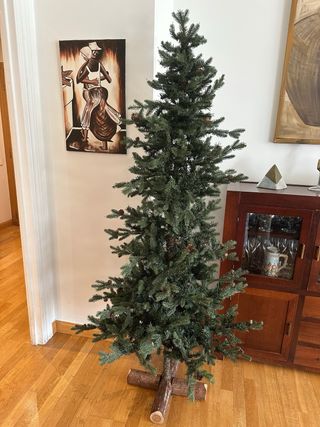 Árbol de Navidad con base de madera
