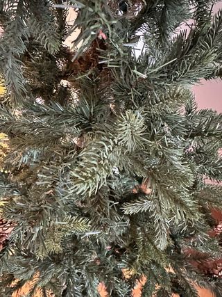 Árbol de Navidad con base de madera